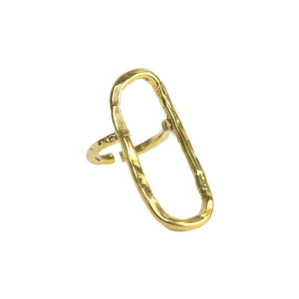 anillo dorado ovalado